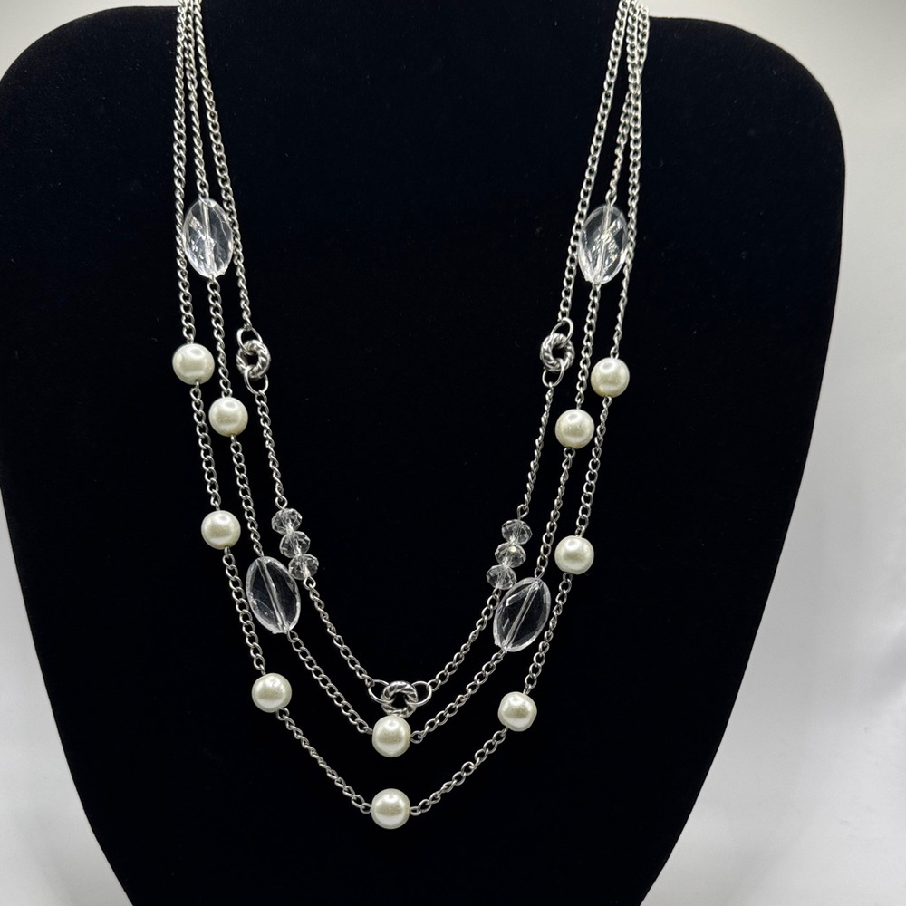 Elegant Silver and Pearl Necklace